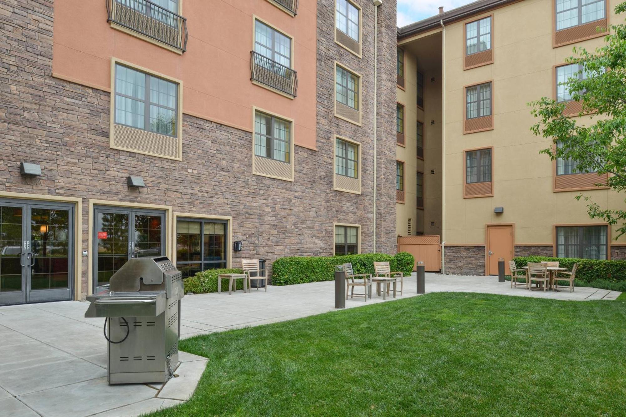 Towneplace Suites By Marriott Sacramento Розвилл Экстерьер фото